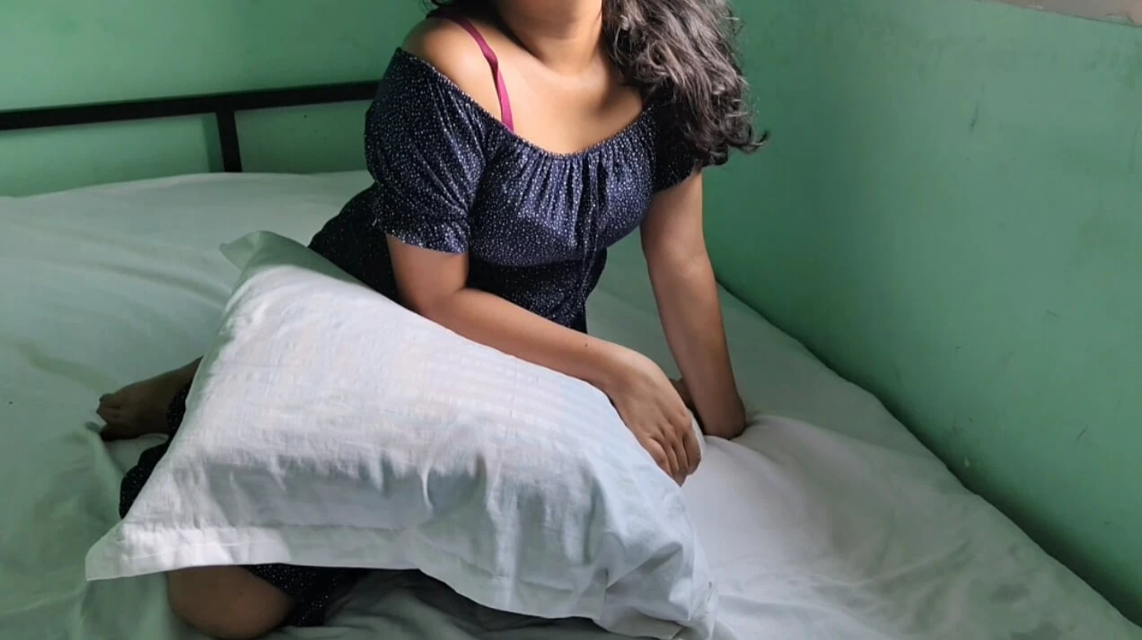 18+ Desi sexy little stepsister enjoying her BBC in her tight pussy video in Hindi (Dirty talk)
