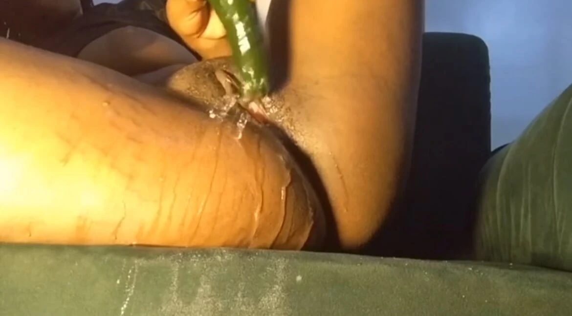 A Beautiful pussy releases water like river Hot solo female porn videos xxx