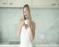 Beautiful Babe Fingering Her Pussy Solo Masturbation