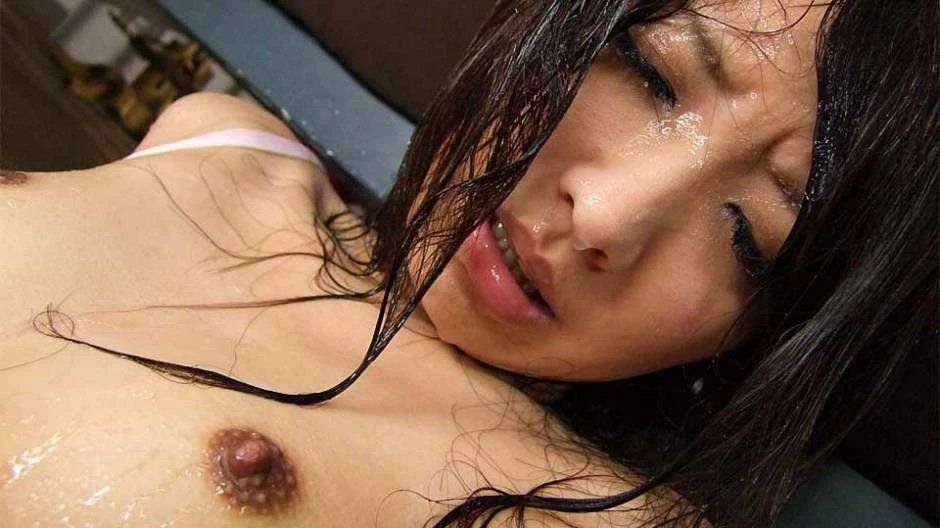 Bunch of dudes stimulates restrained Asian’s skinny body and