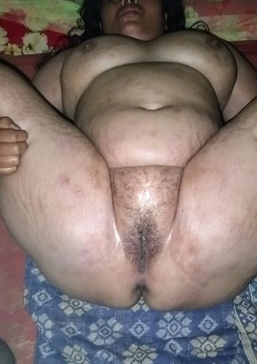 Desi Indian Bhabhi showing her tight big Pussy & boobs . Sex her devar liking cock