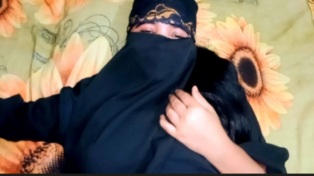 Desi hijabi girl goes crazy for fucking