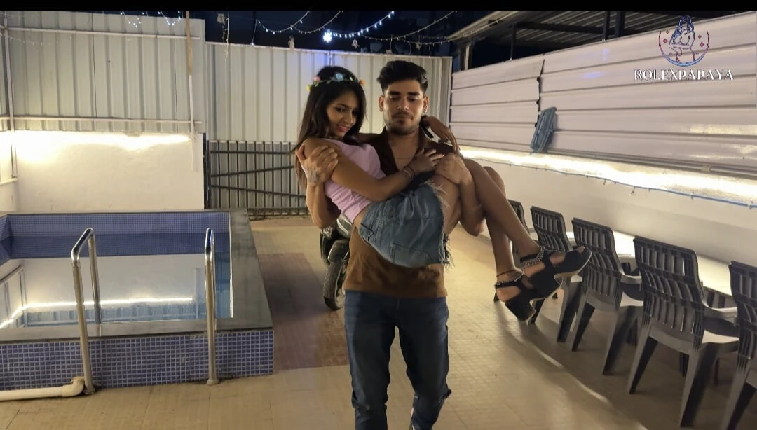 The lover brought his girlfriend home and had sex with her.