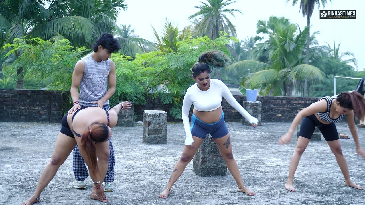 Desi Yoga Teacher Ko Sab Ladki Saath Saath Choda ( Hindi Audio ) Full Movie