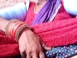 गाँव की देसी भाभी ने