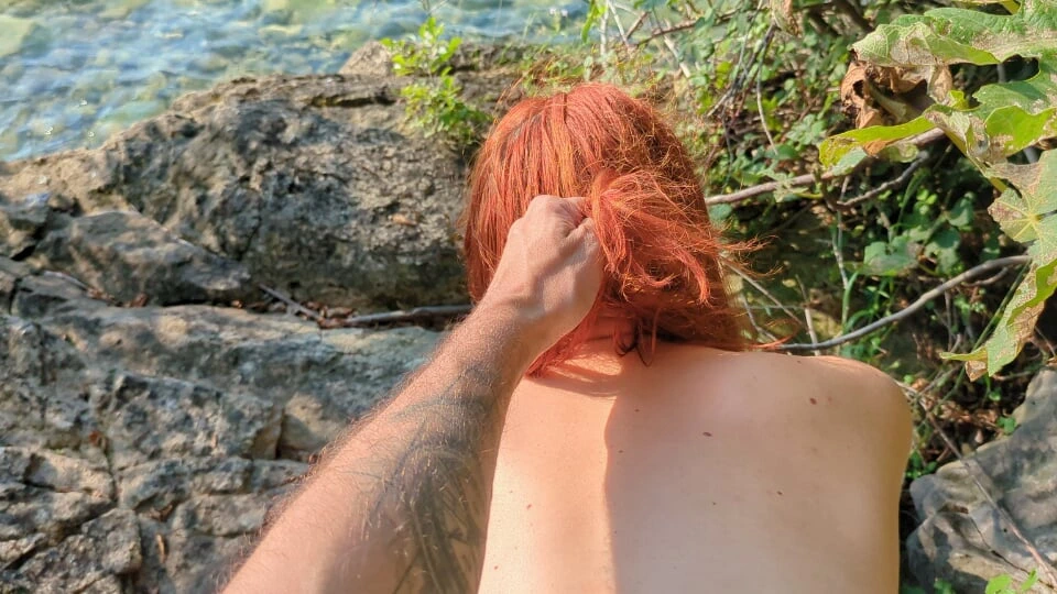 I asked a stranger to put me some sunscreen on a nudist beach