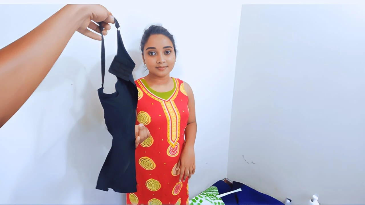 My girlfriend is very free with me. While my girlfriend was changing clothes, I fucked my big boobs girlfriend. First Time with girlfriend