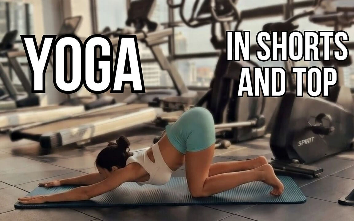 Yoga in Tight Shorts and Top 4K